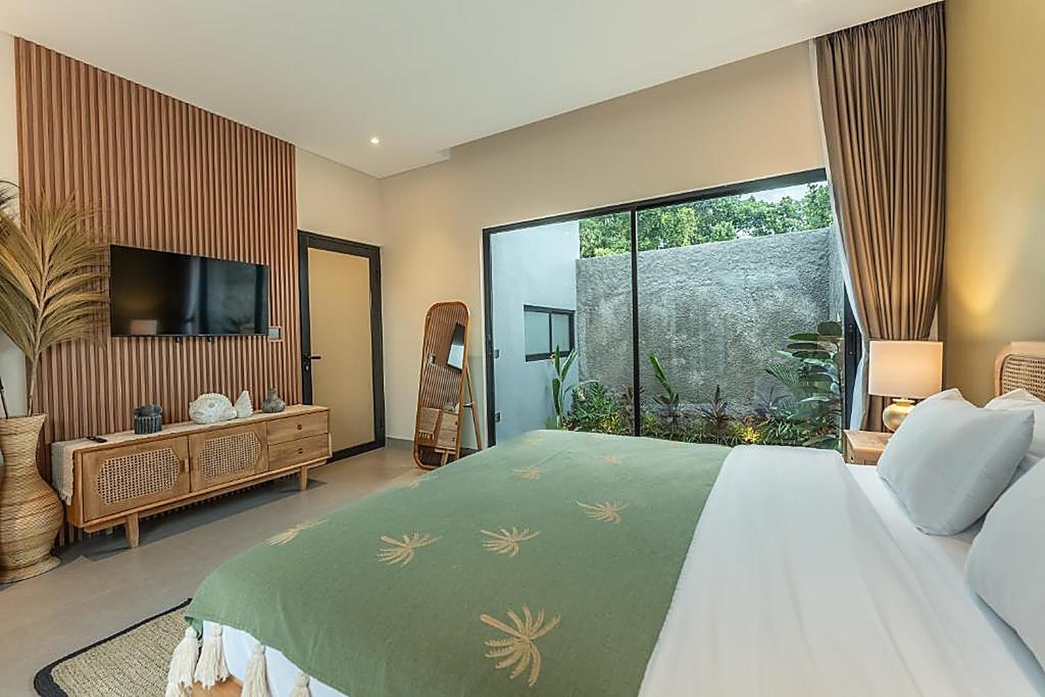Garden Suite bedroom with slatted timber wall and TV